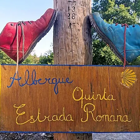 Quinta Estrada Romana - De Peregrinos Hostel