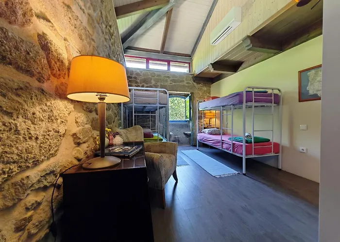 Quinta Estrada Romana - De Peregrinos Hostel *